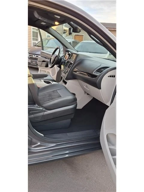 2019 Dodge Caravan - Image 20 of 21