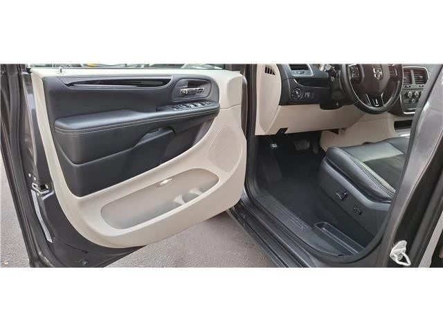 2019 Dodge Caravan - Image 11 of 21