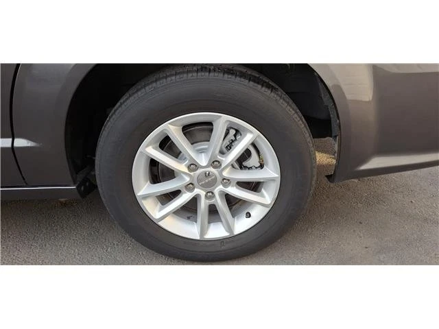 2019 Dodge Caravan - Image 4 of 21