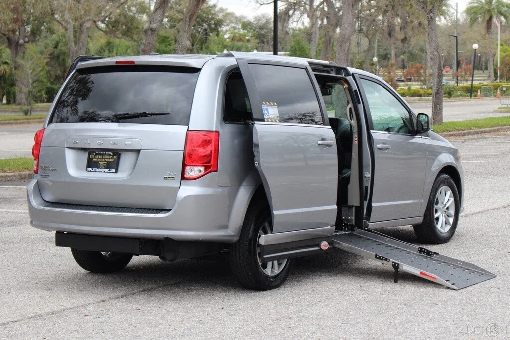 2019 Dodge Caravan - Image 3 of 21