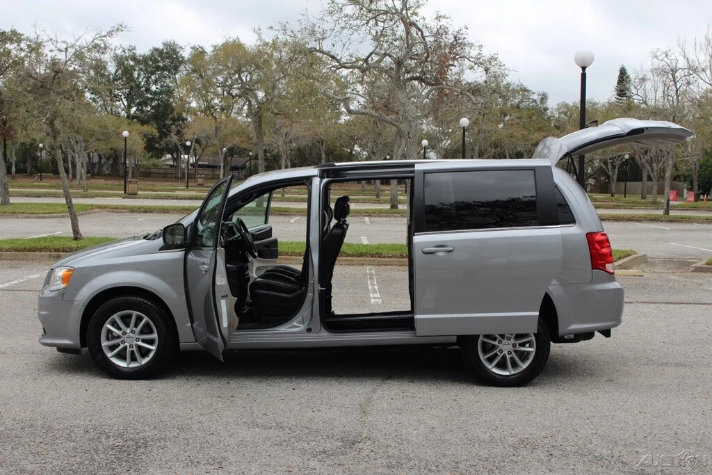 2019 Dodge Caravan - Image 4 of 21
