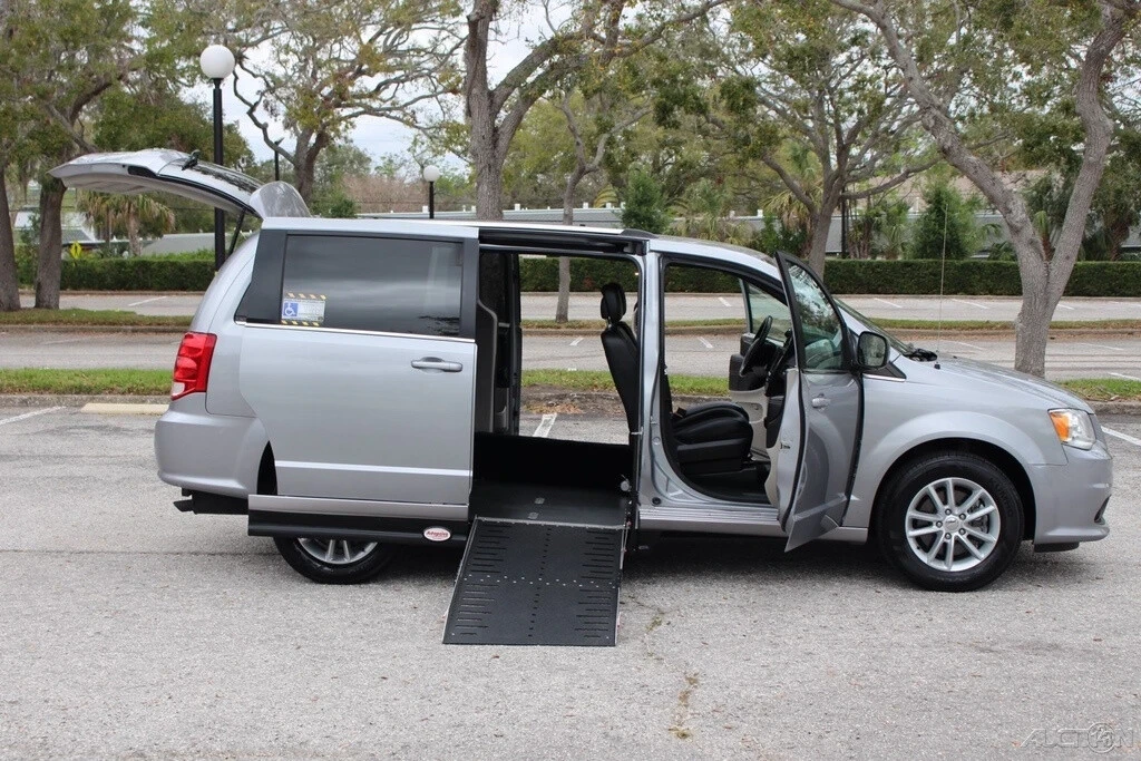 2019 Dodge Caravan - Image 5 of 21