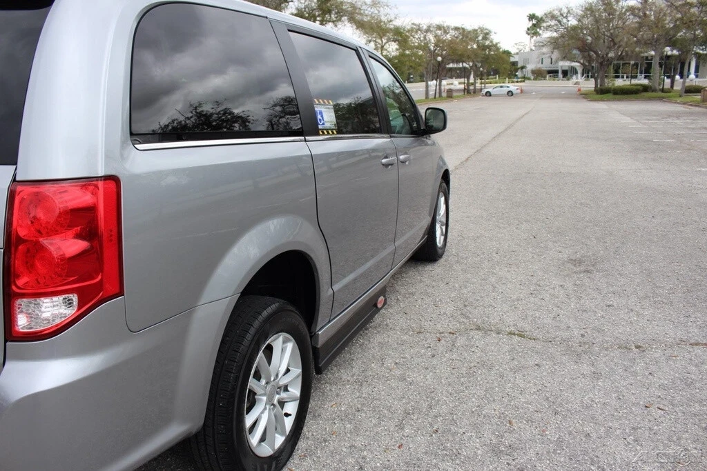 2019 Dodge Caravan - Image 17 of 21
