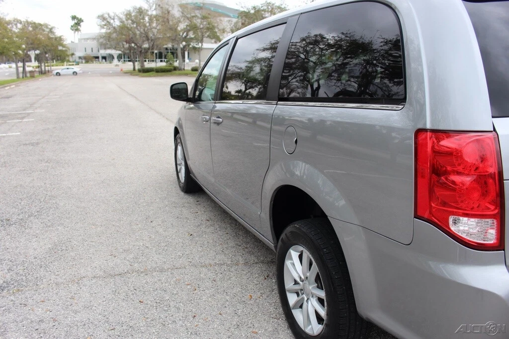 2019 Dodge Caravan - Image 19 of 21