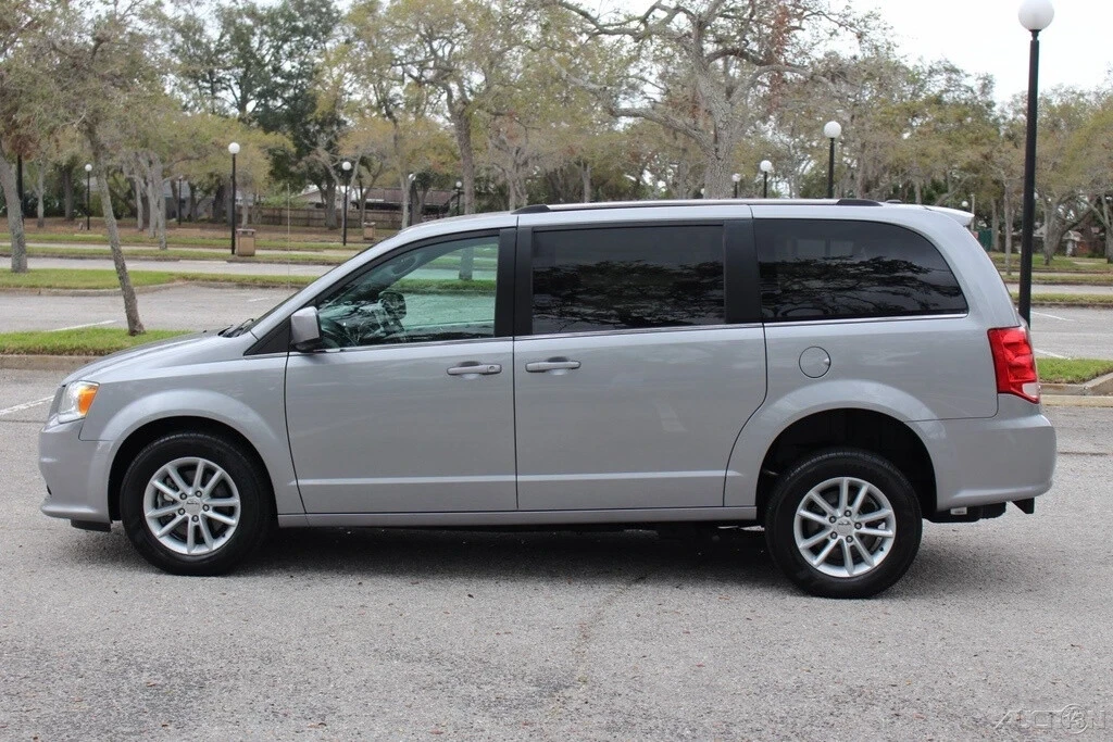 2019 Dodge Caravan - Image 11 of 21