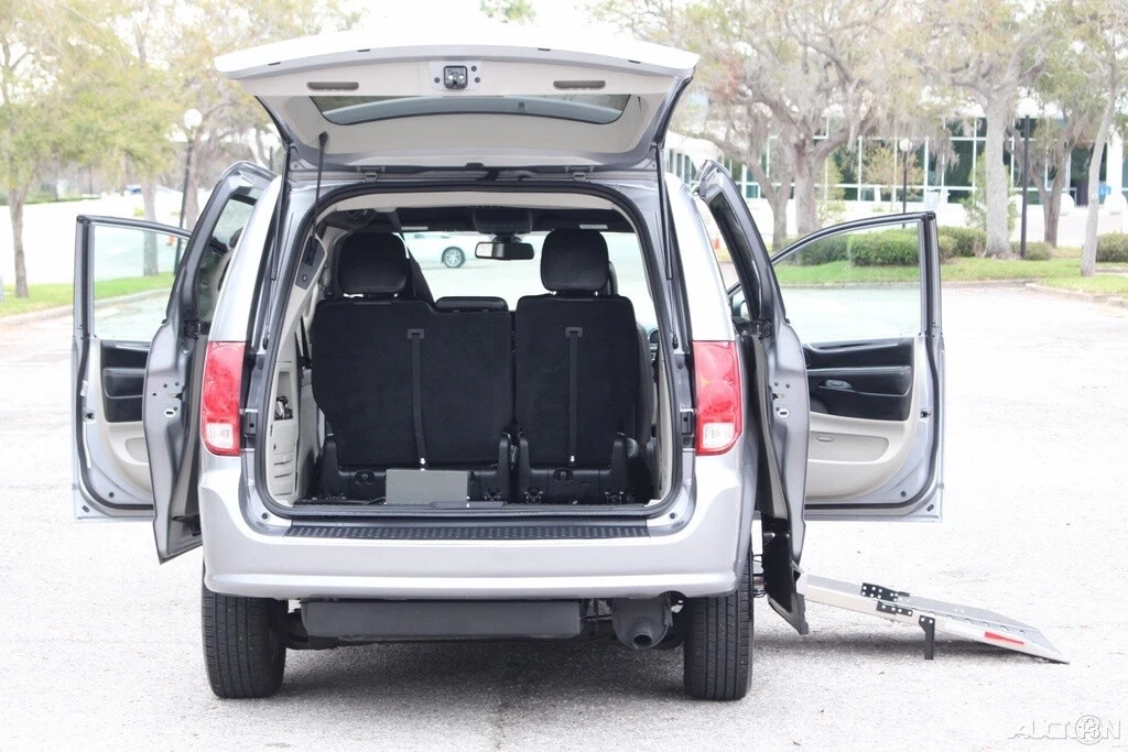 2019 Dodge Caravan - Image 6 of 21