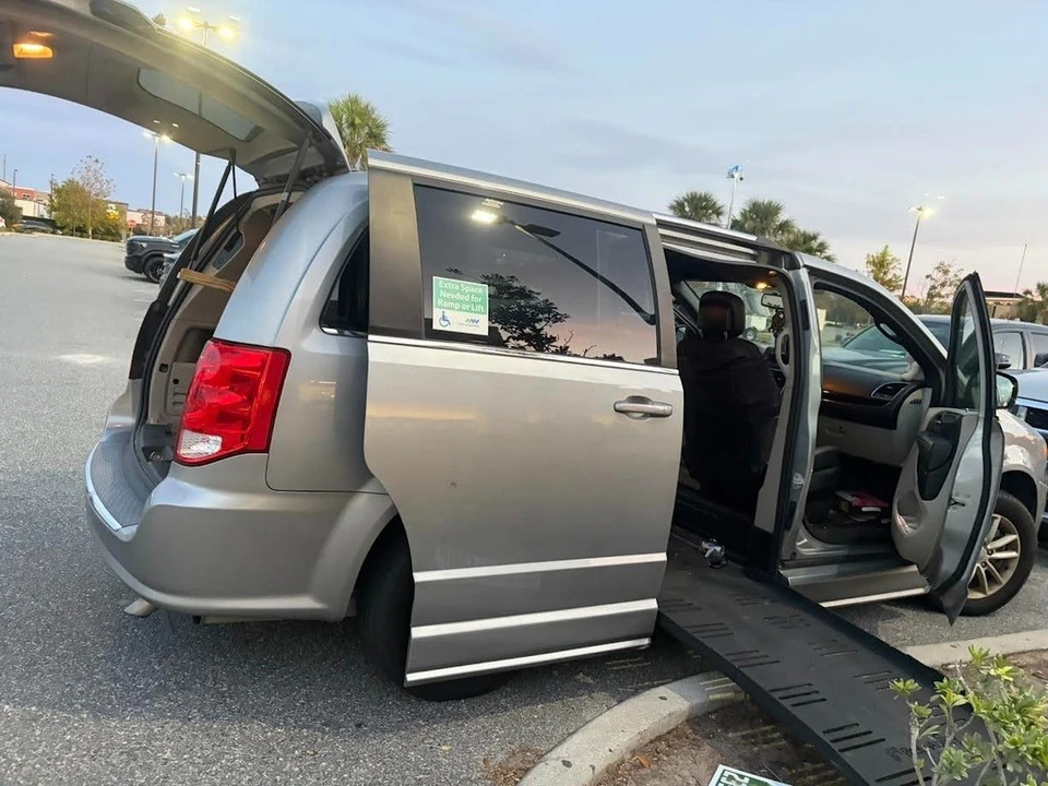 2019 Dodge Caravan - Image 5 of 10