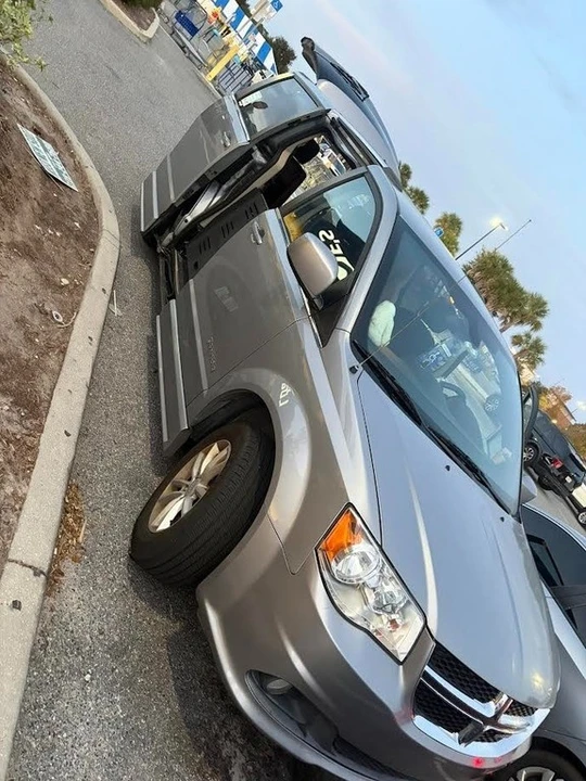 2019 Dodge Caravan - Image 7 of 10