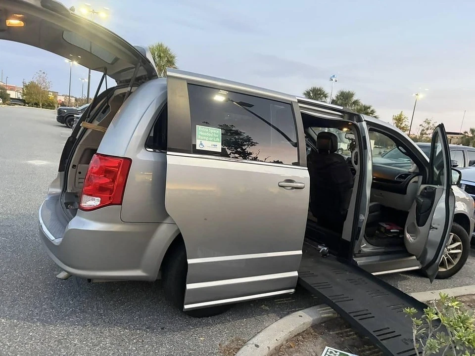 2019 Dodge Caravan - Image 3 of 10