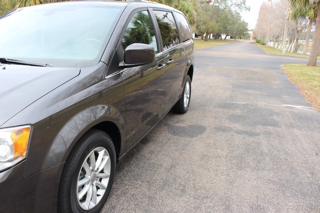 2019 Dodge Caravan - Image 18 of 21