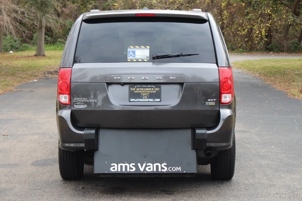 2019 Dodge Caravan - Image 13 of 21