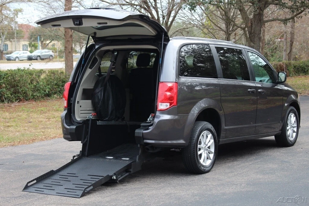 2019 Dodge Caravan - Image 3 of 21