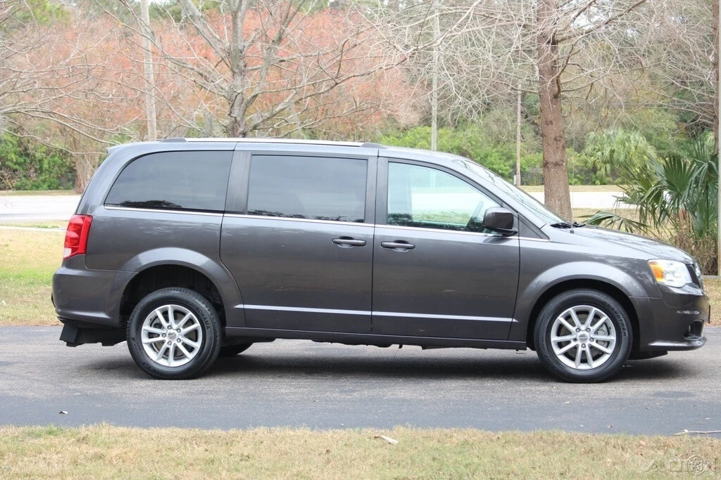 2019 Dodge Caravan - Image 15 of 21