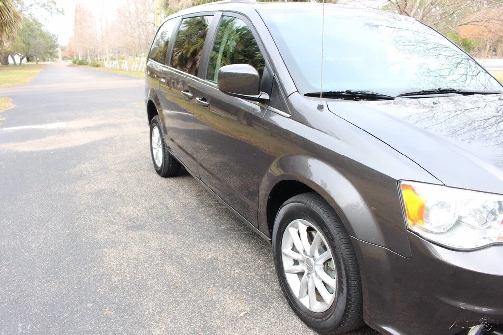 2019 Dodge Caravan - Image 16 of 21