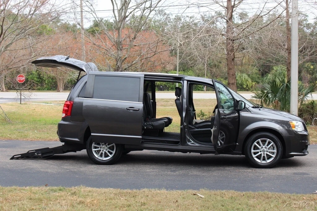 2019 Dodge Caravan - Image 5 of 21