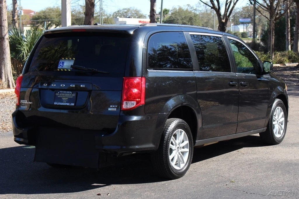 2019 Dodge Caravan - Image 16 of 21