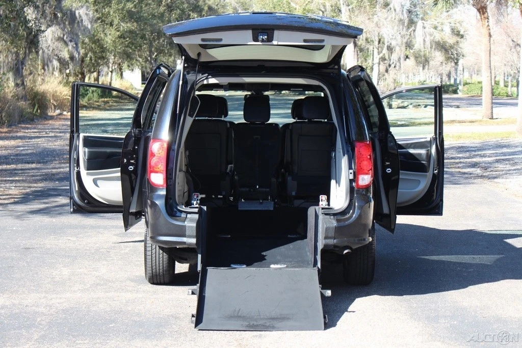 2019 Dodge Caravan - Image 6 of 21