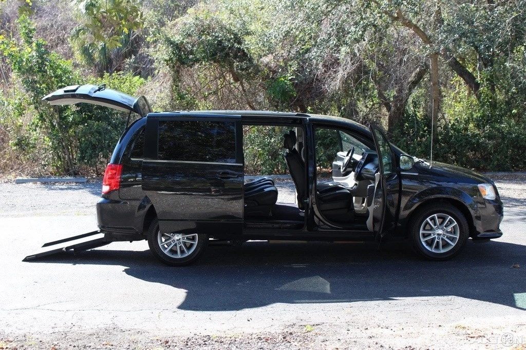 2019 Dodge Caravan - Image 5 of 21
