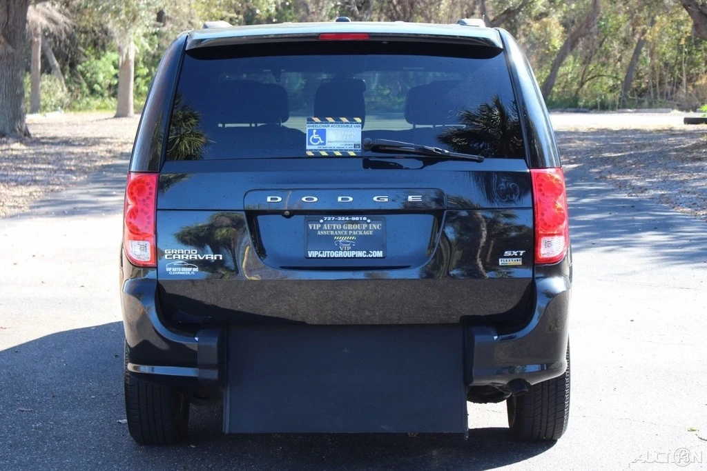 2019 Dodge Caravan - Image 15 of 21