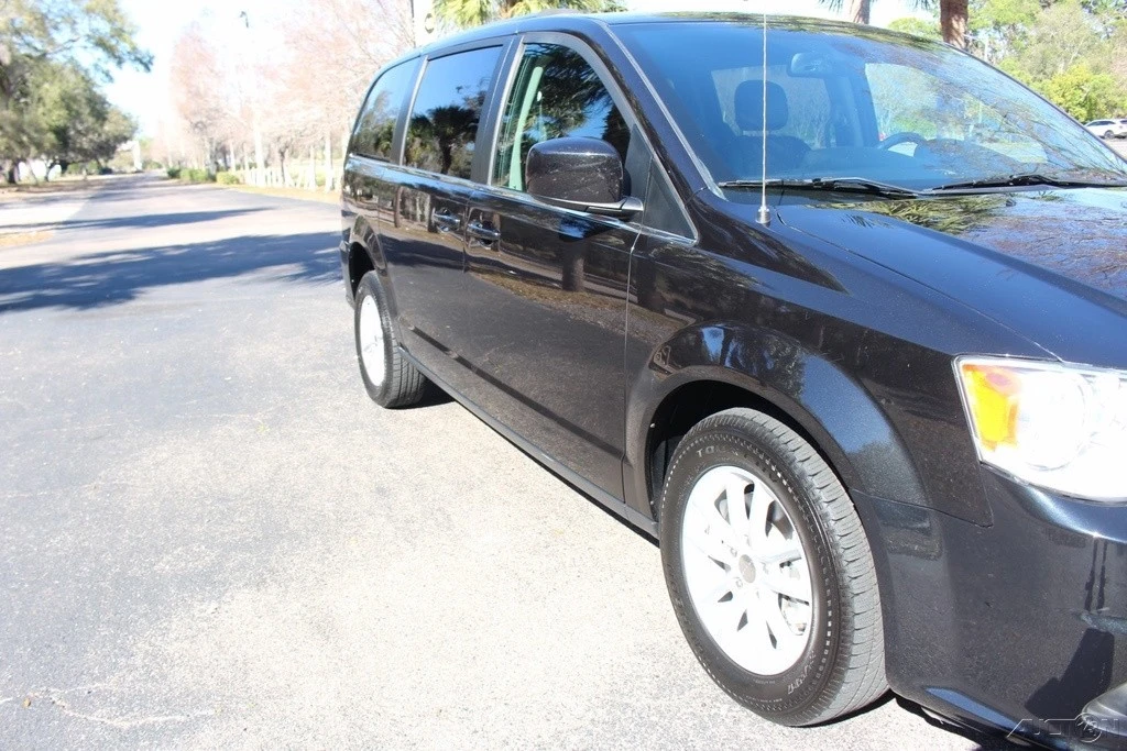 2019 Dodge Caravan - Image 18 of 21