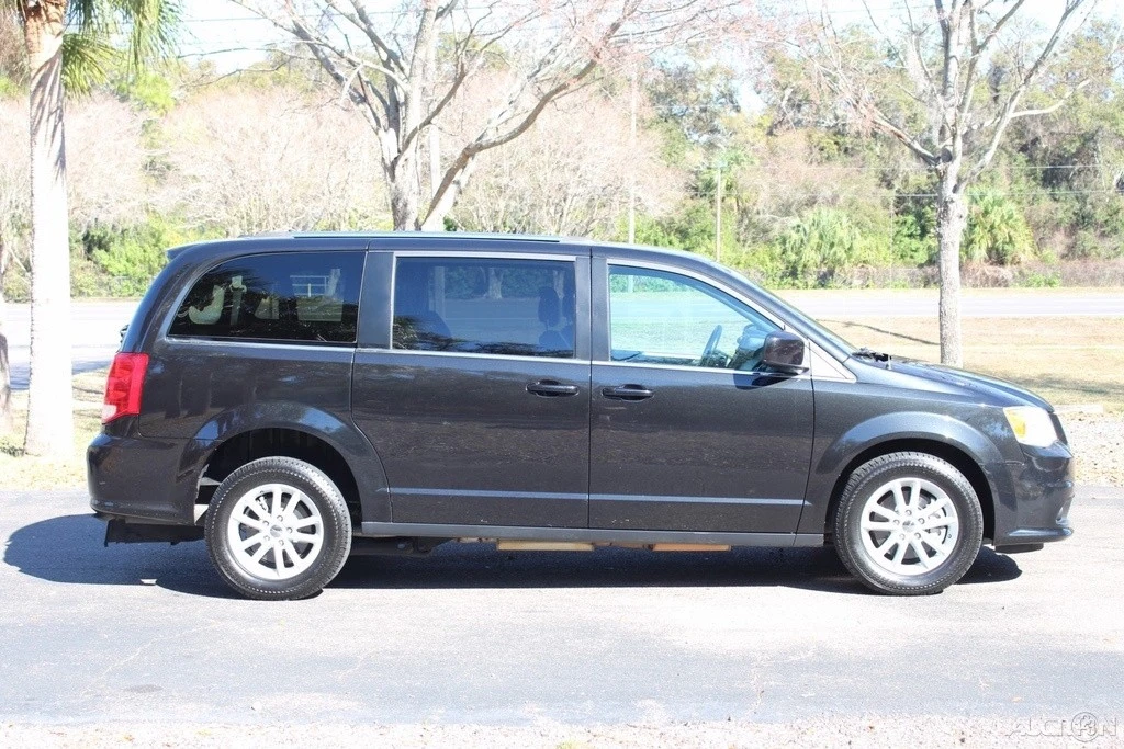 2019 Dodge Caravan - Image 17 of 21
