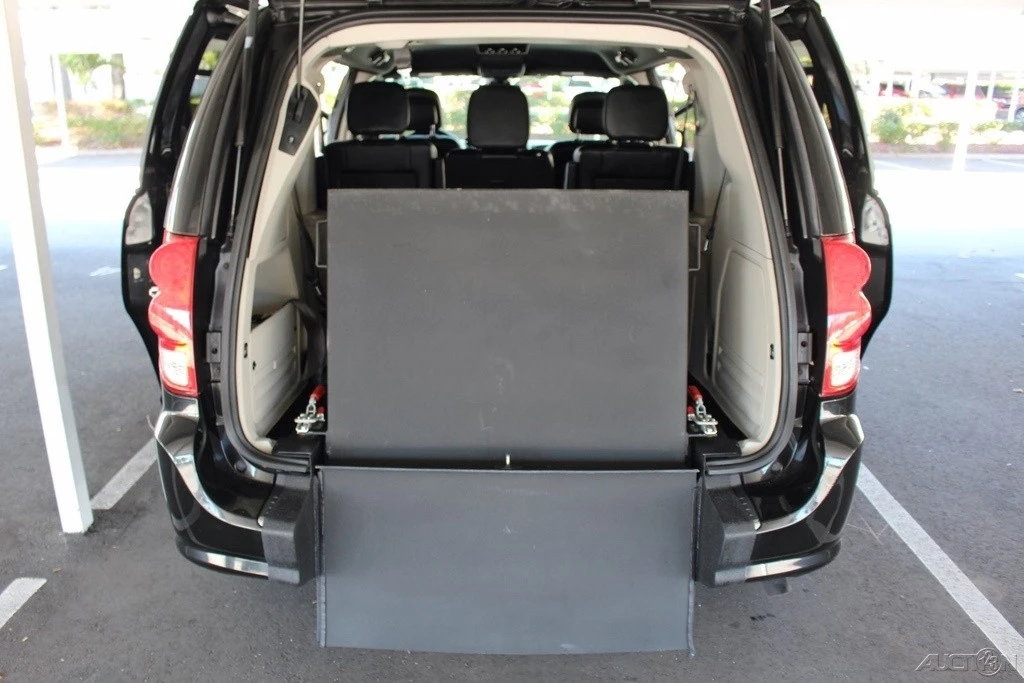 2019 Dodge Caravan - Image 7 of 21