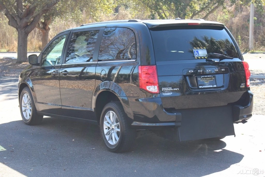 2019 Dodge Caravan - Image 14 of 21