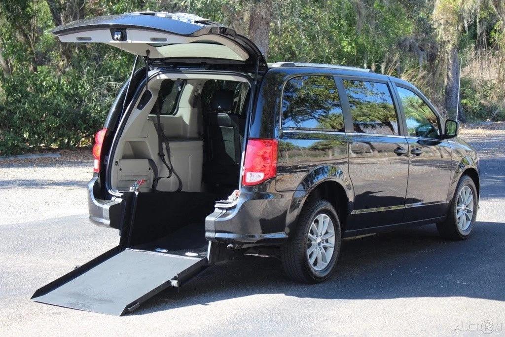 2019 Dodge Caravan - Image 3 of 21
