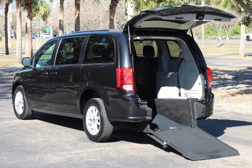 2019 Dodge Caravan - Image 2 of 21