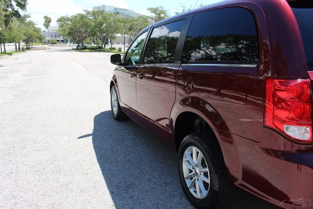 2019 Dodge Caravan - Image 17 of 24