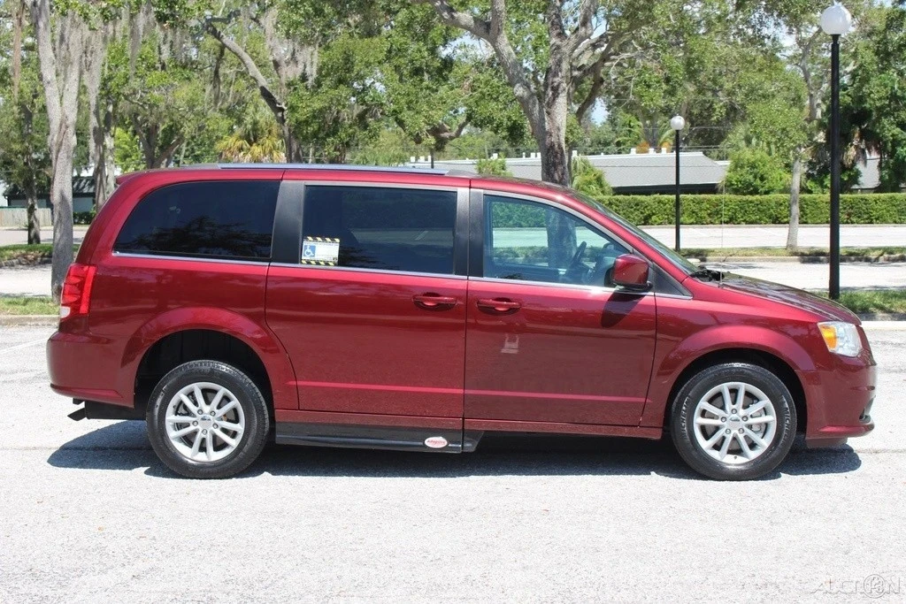 2019 Dodge Caravan - Image 13 of 24