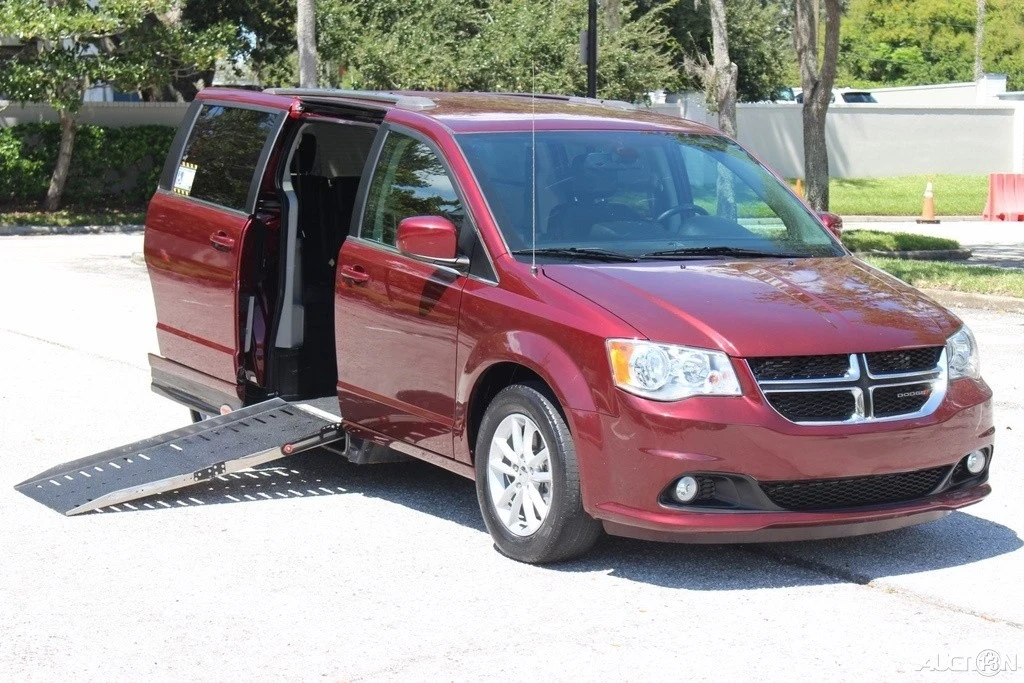 2019 Dodge Caravan - Image 2 of 24