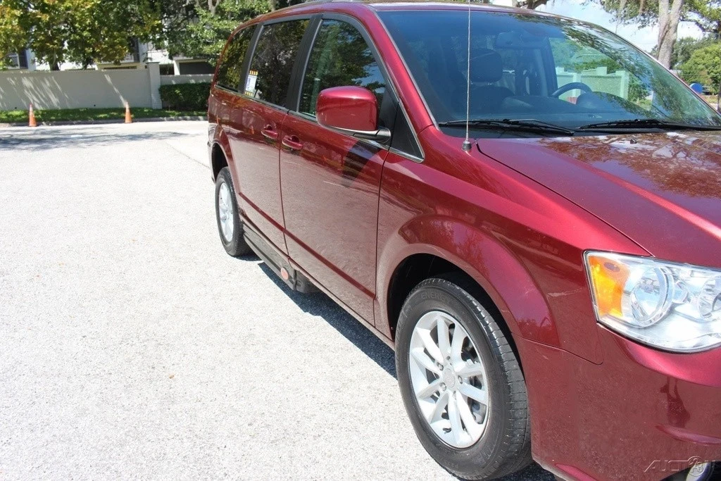 2019 Dodge Caravan - Image 14 of 24