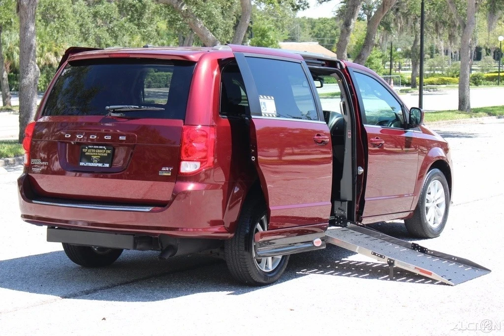 2019 Dodge Caravan - Image 4 of 24