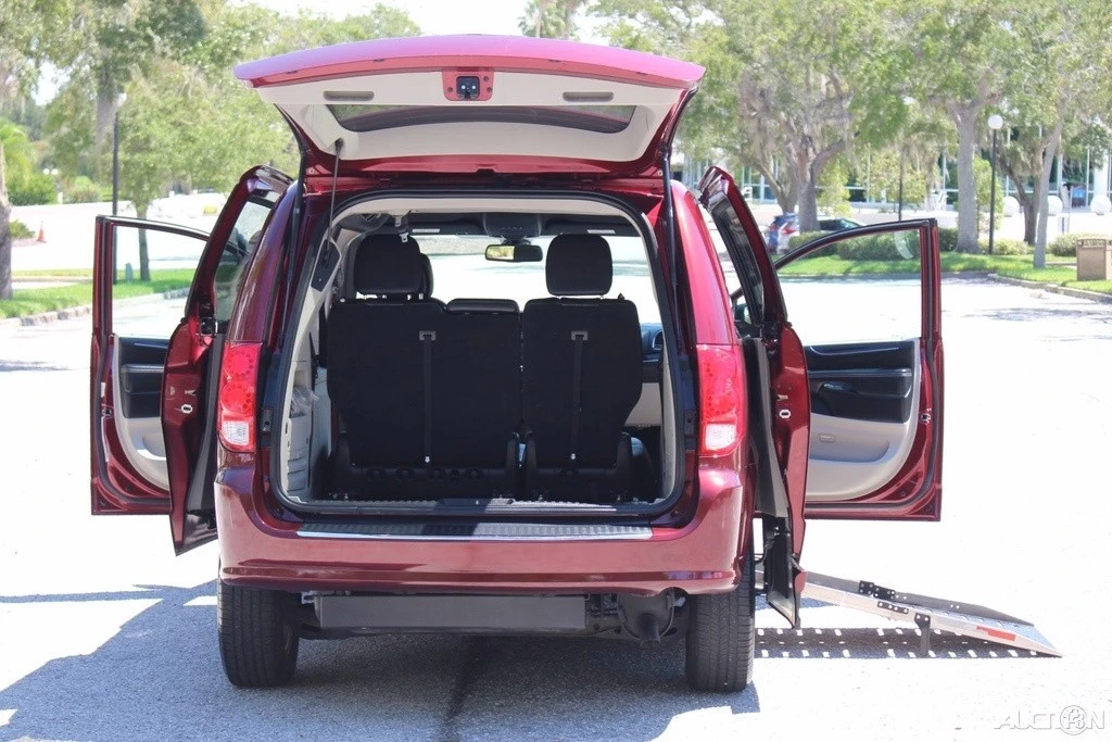 2019 Dodge Caravan - Image 24 of 24