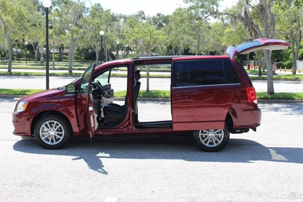 2019 Dodge Caravan - Image 23 of 24