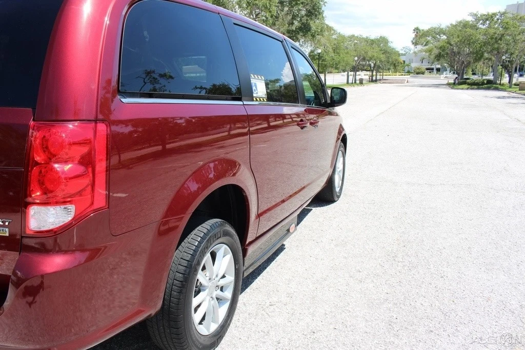 2019 Dodge Caravan - Image 15 of 24