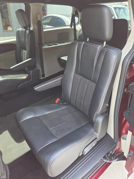 2019 Dodge Caravan - Image 14 of 21