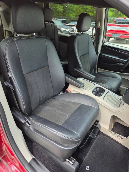2019 Dodge Caravan - Image 18 of 21