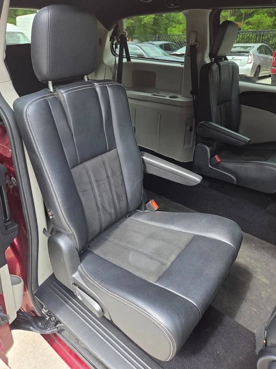 2019 Dodge Caravan - Image 15 of 21
