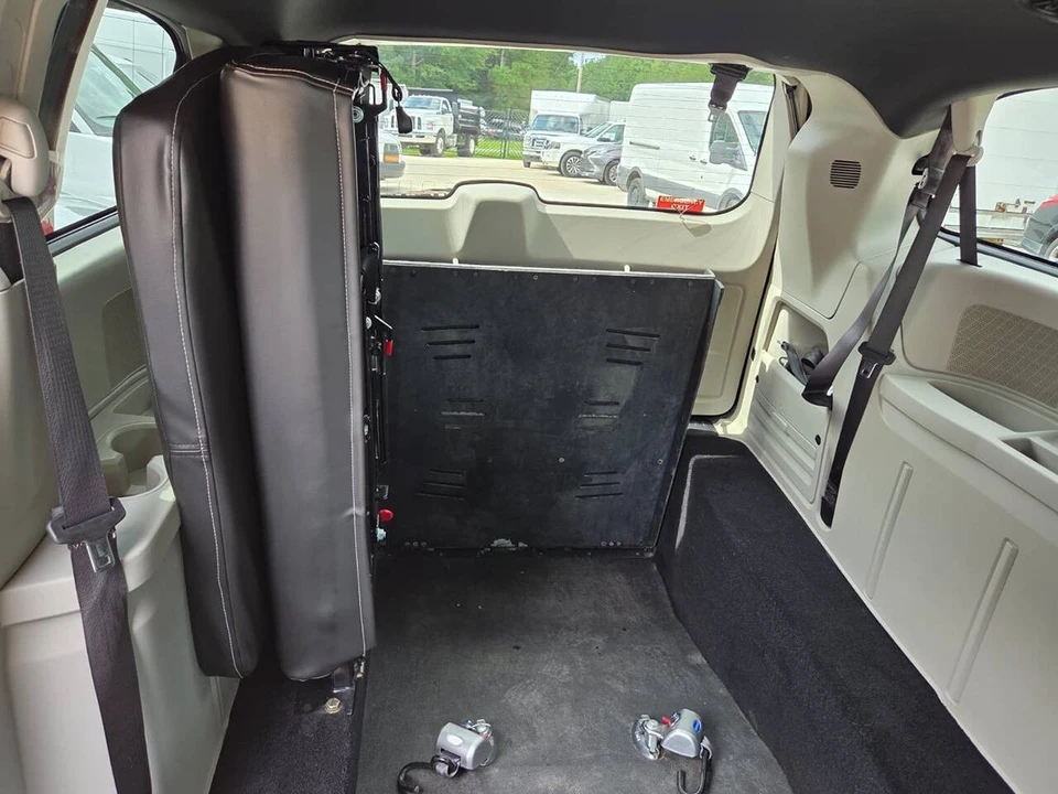 2019 Dodge Caravan - Image 17 of 21