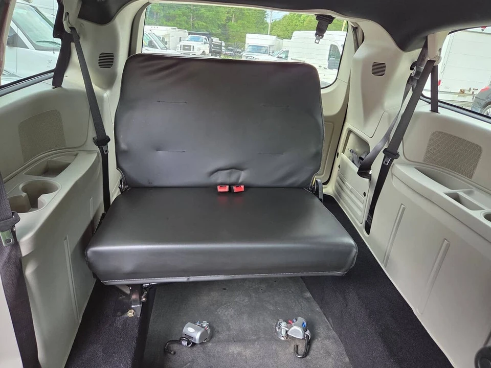 2019 Dodge Caravan - Image 16 of 21