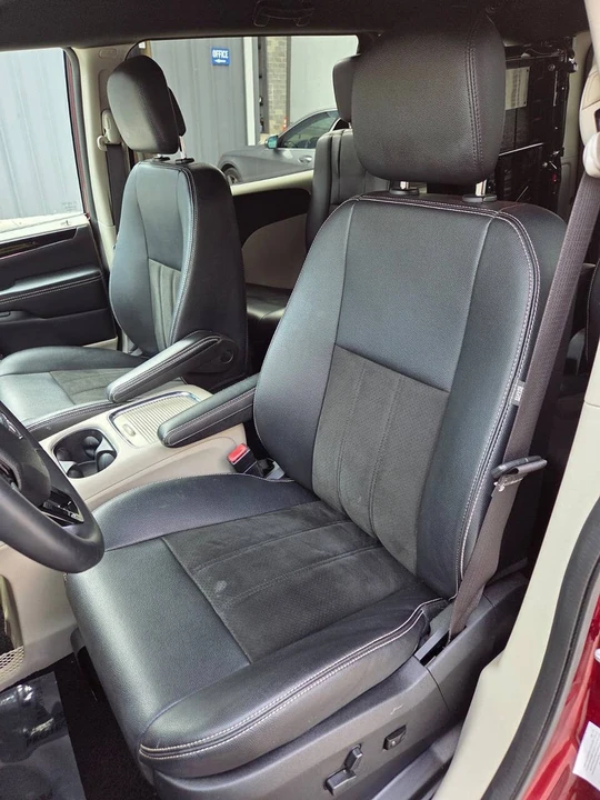 2019 Dodge Caravan - Image 12 of 21
