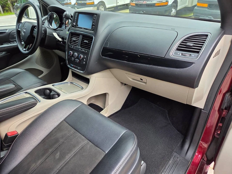 2019 Dodge Caravan - Image 19 of 21