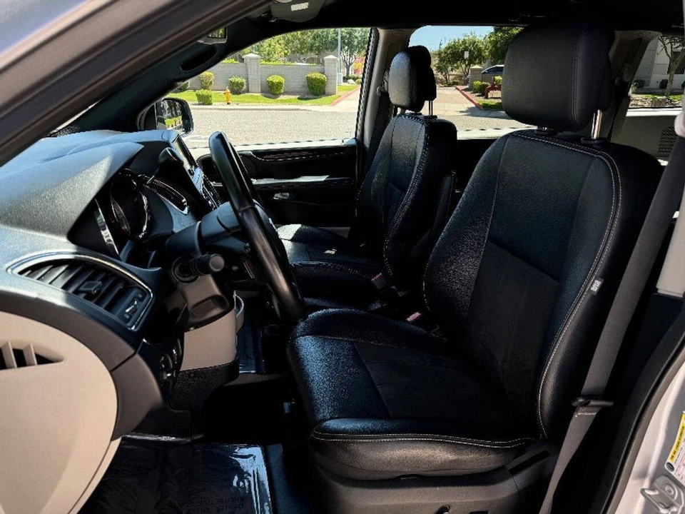 2019 Dodge Caravan - Image 5 of 15
