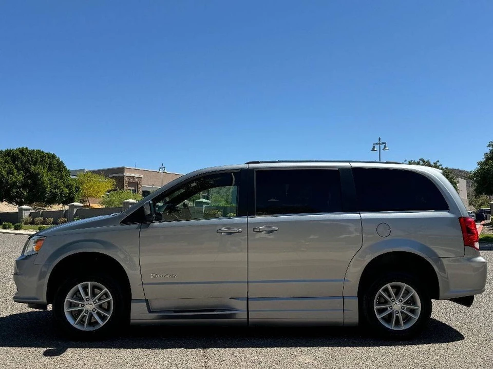 2019 Dodge Caravan - Image 11 of 15