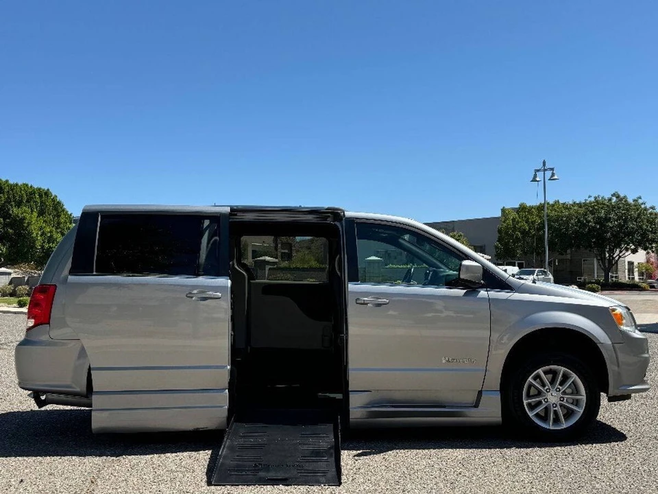 2019 Dodge Caravan - Image 3 of 15