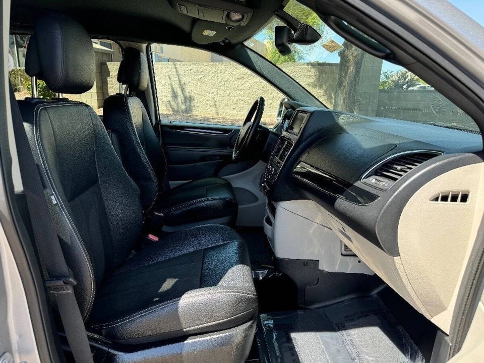 2019 Dodge Caravan - Image 6 of 15