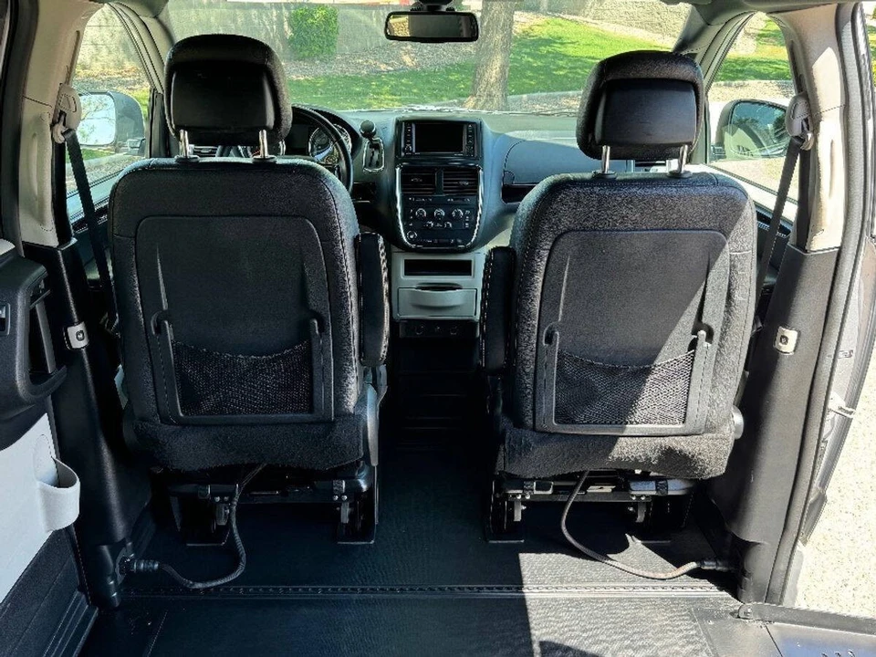 2019 Dodge Caravan - Image 8 of 15