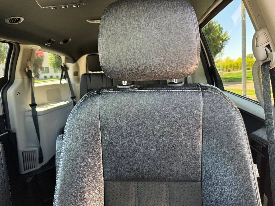 2019 Dodge Caravan - Image 7 of 15